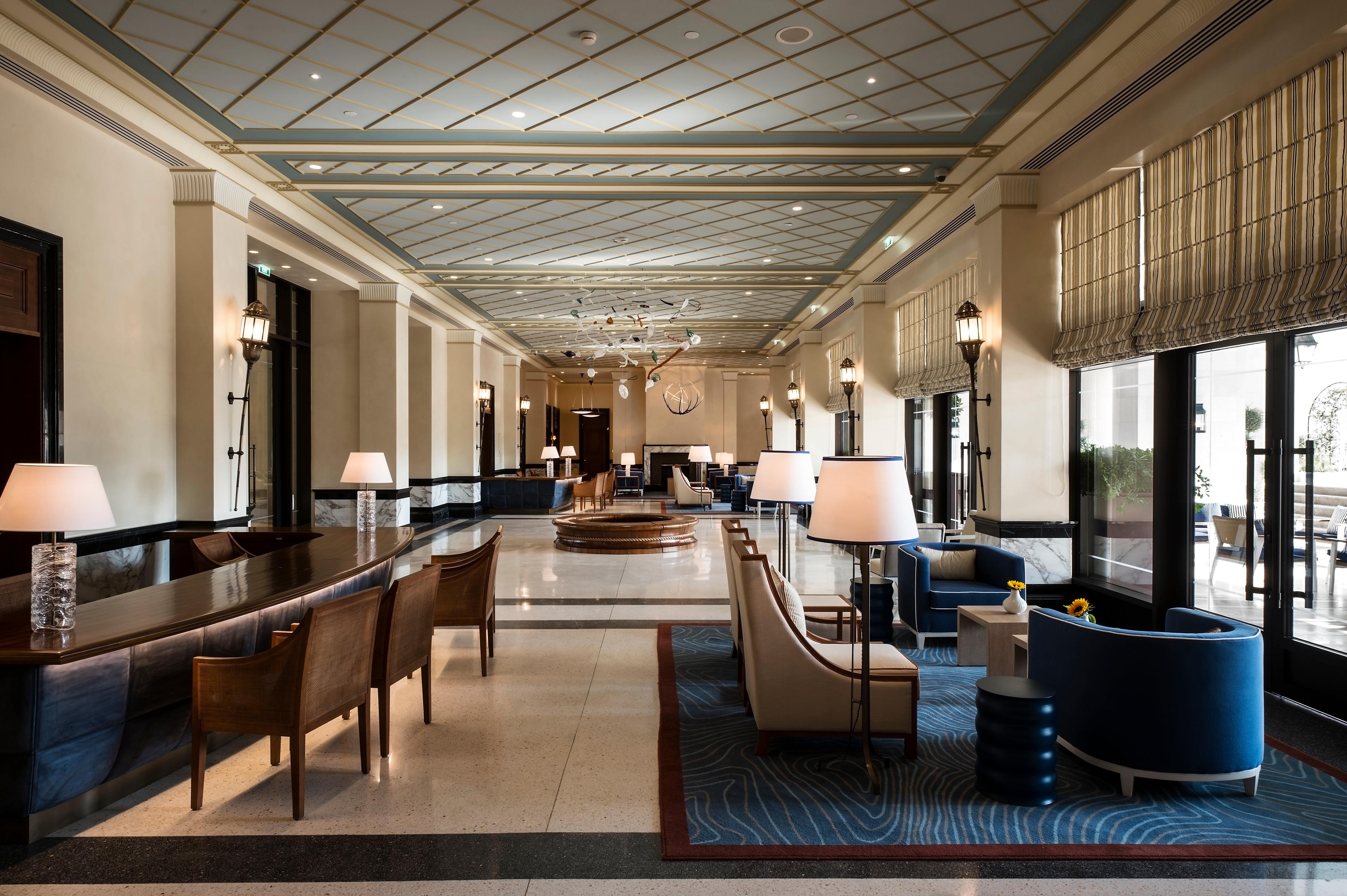 Regent Porto Montenegro Teodo Esterno foto The lobby of the hotel