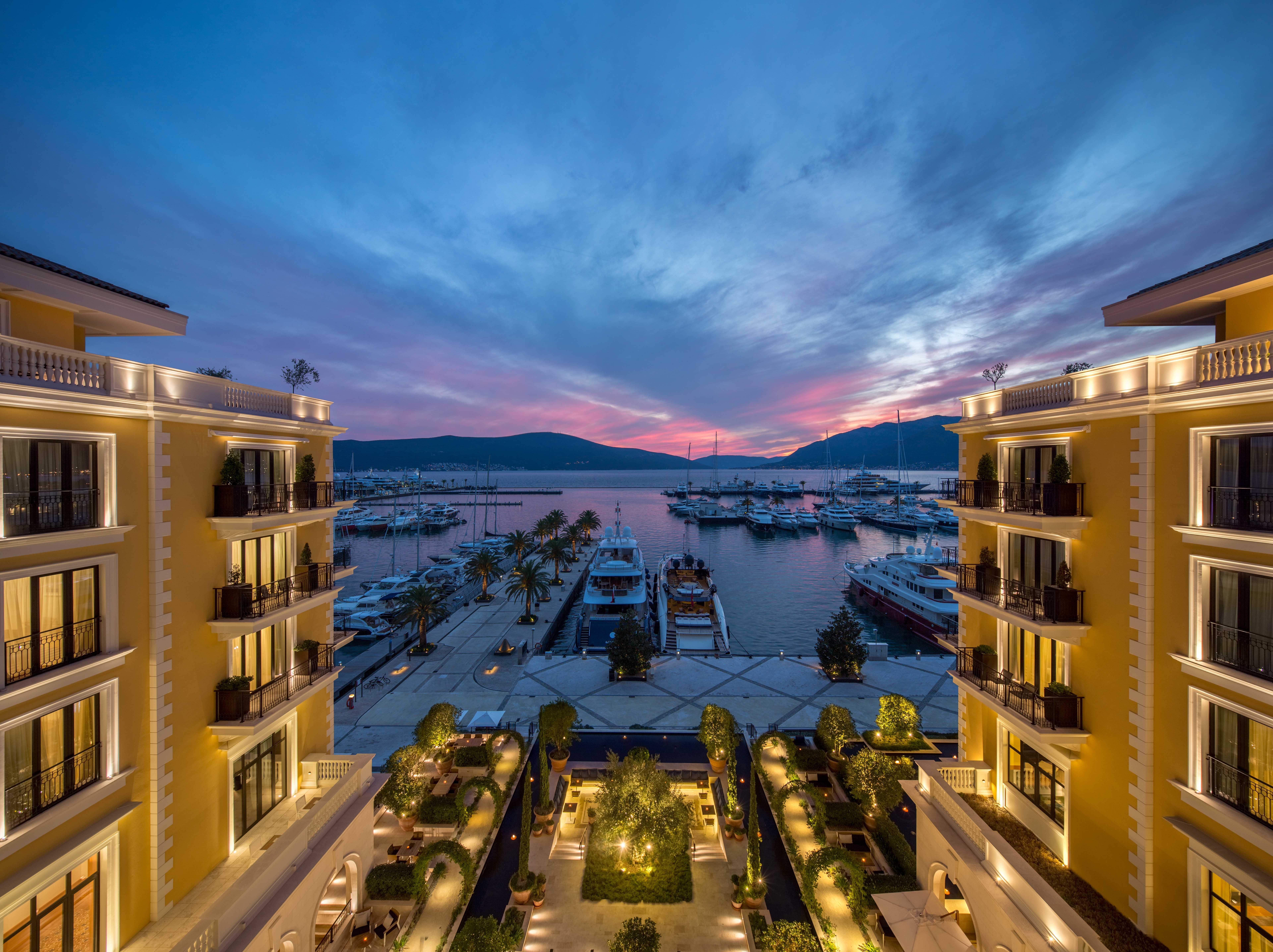 Regent Porto Montenegro Teodo Esterno foto View of the port of Porto Cervo