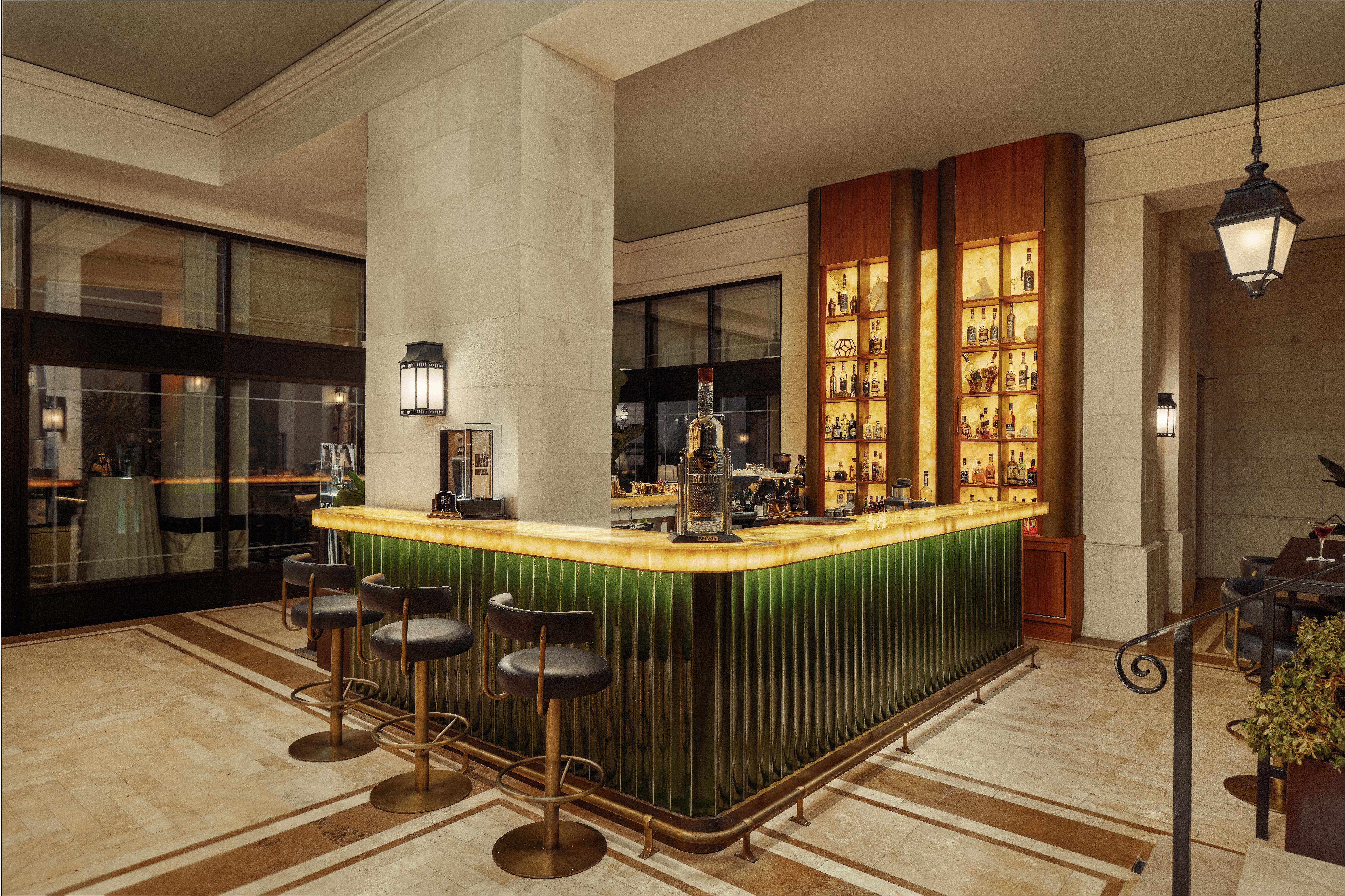 Regent Porto Montenegro Teodo Esterno foto The bar at the hotel