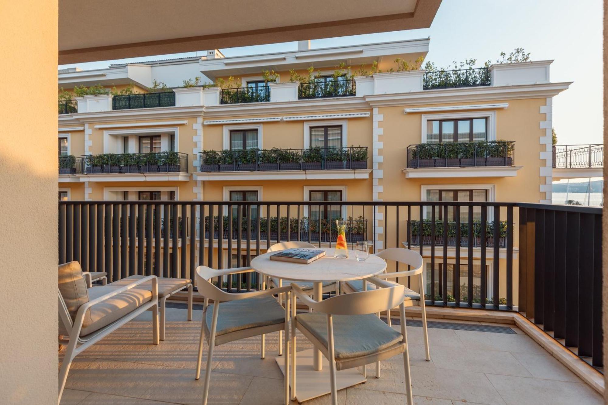 Regent Porto Montenegro Teodo Esterno foto A balcony