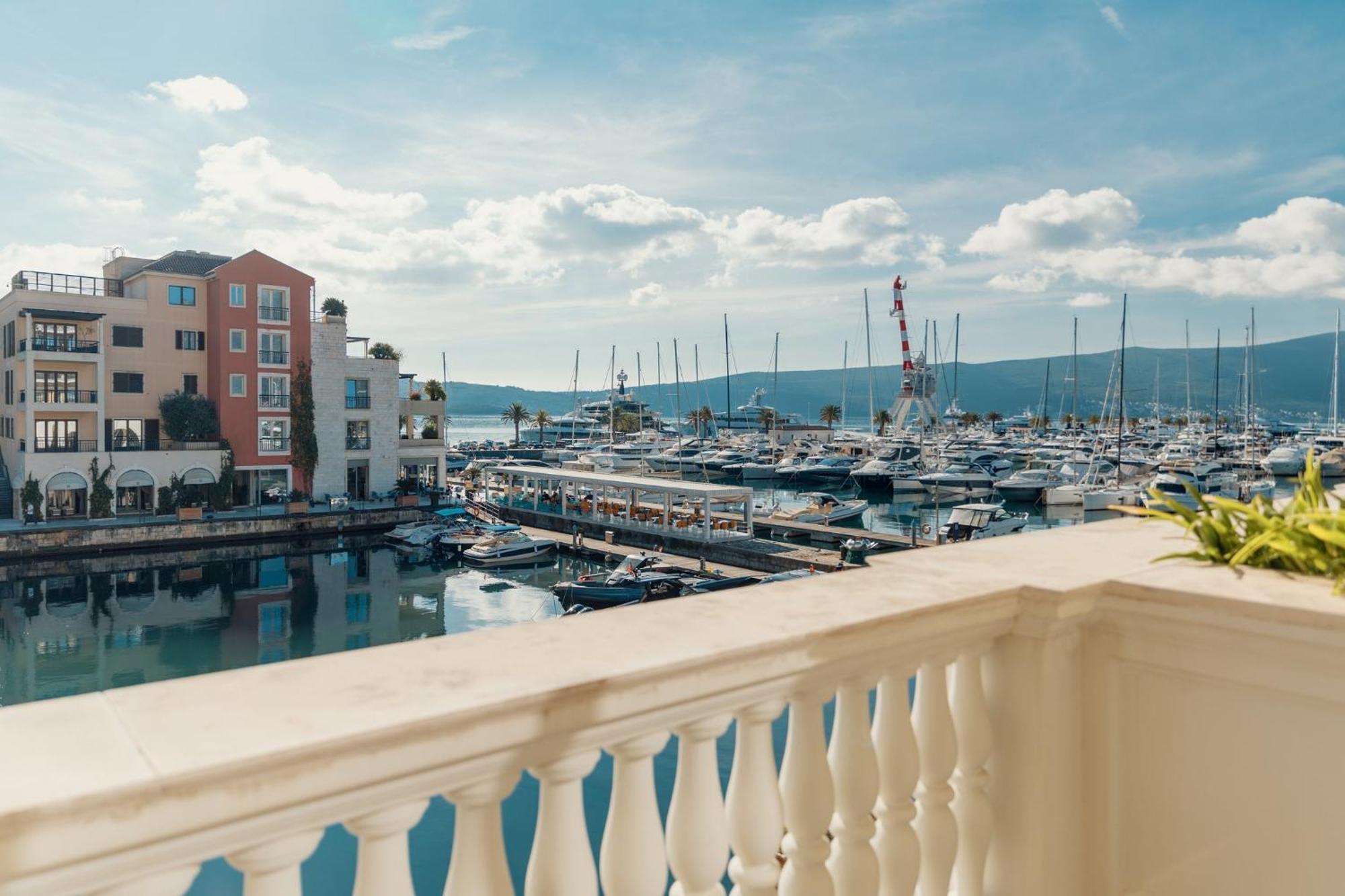 Regent Porto Montenegro Teodo Esterno foto View of the port of Porto Cervo