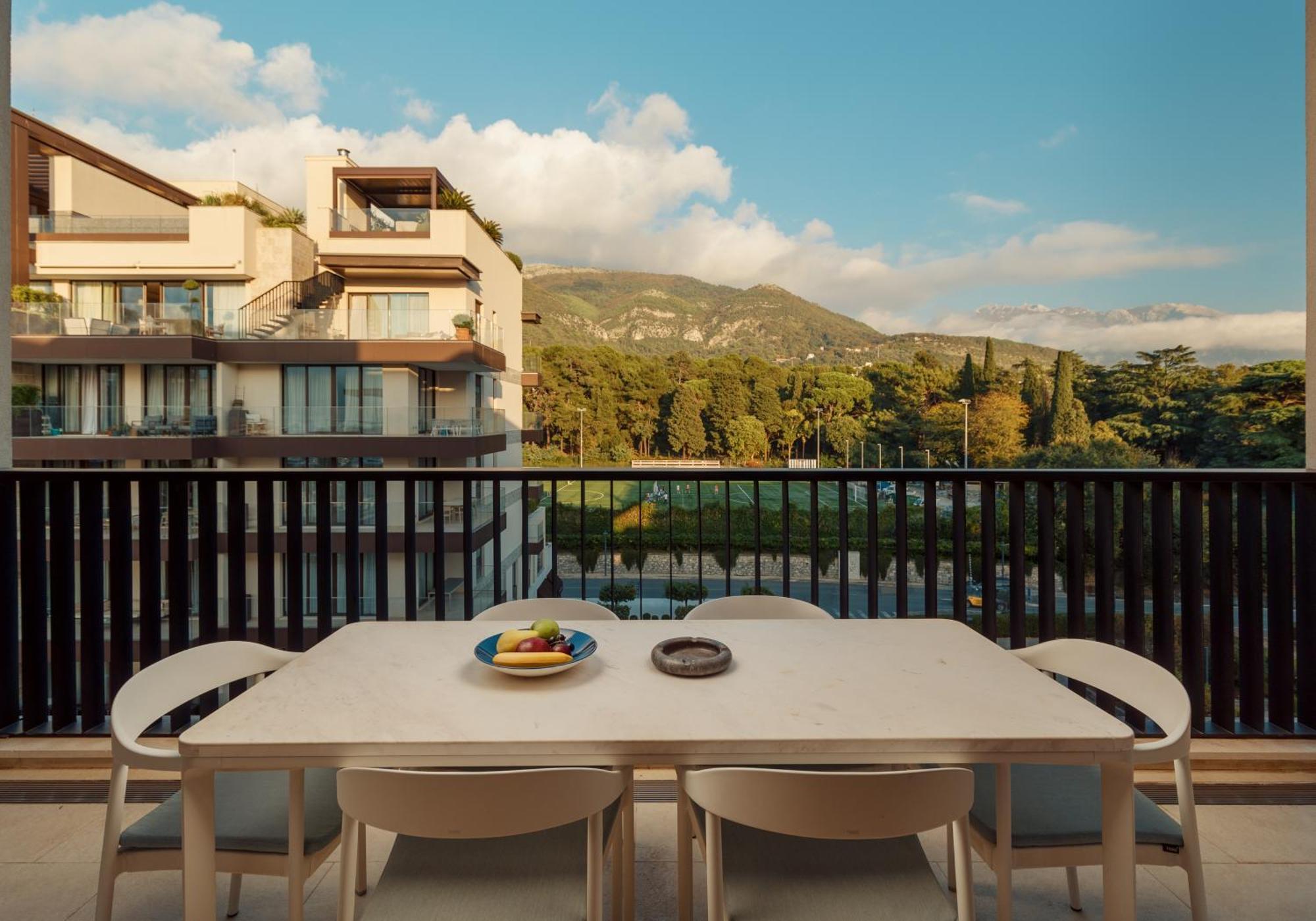 Regent Porto Montenegro Teodo Esterno foto View from the balcony of a suite at the hotel