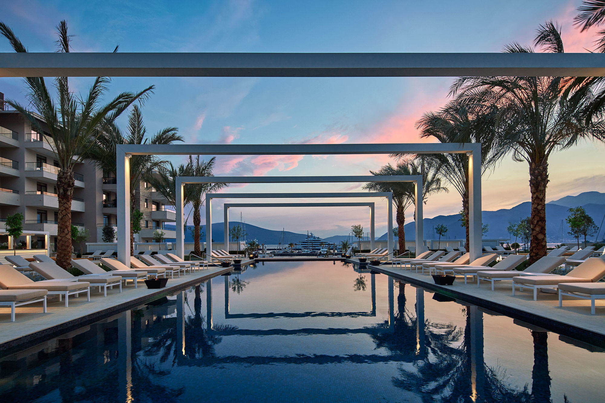 Regent Porto Montenegro Teodo Esterno foto The swimming pool at the hotel